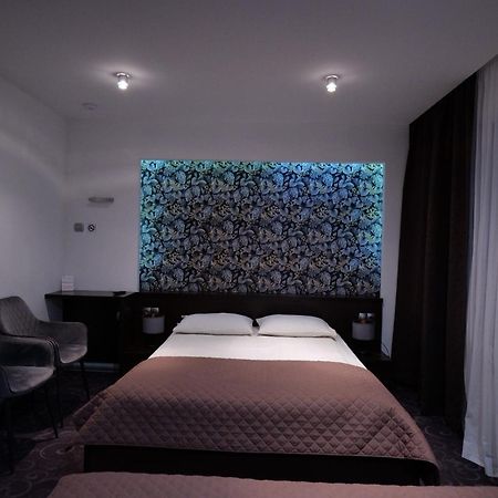 Azymut Hotel - Restauracja Andrespol Exteriör bild
