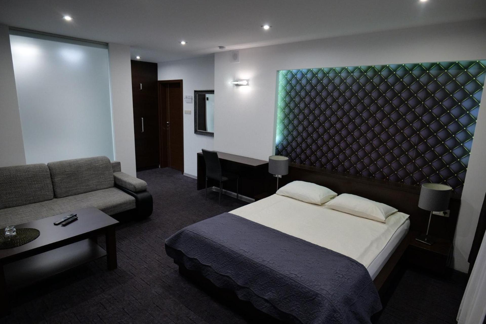 Azymut Hotel - Restauracja Andrespol Exteriör bild