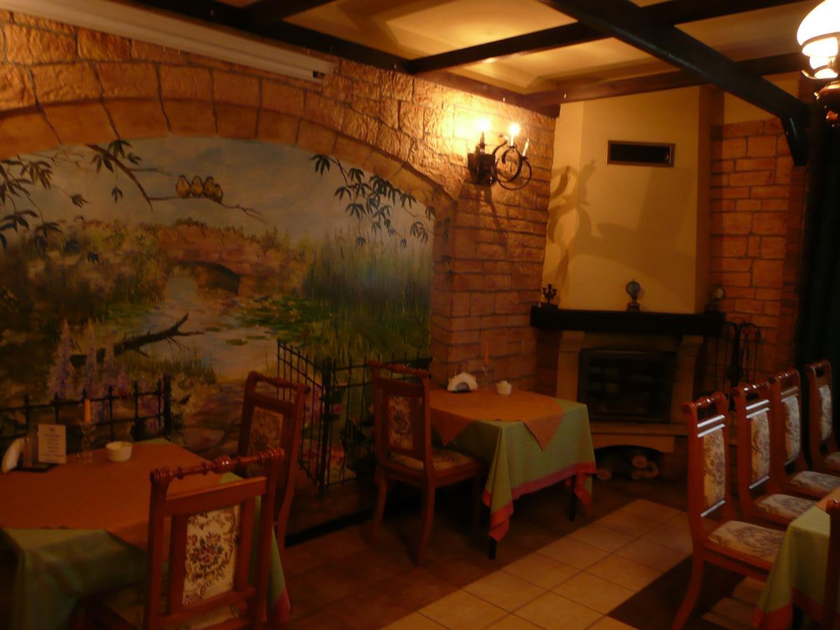Azymut Hotel - Restauracja Andrespol Exteriör bild